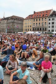 voll besetzt jedes Jahr: der Max-Joseph-Platz(Foto: Martin Schmitz)